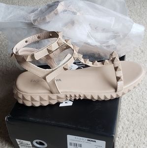 Fashion Nova Lookin Sharp flat sandal